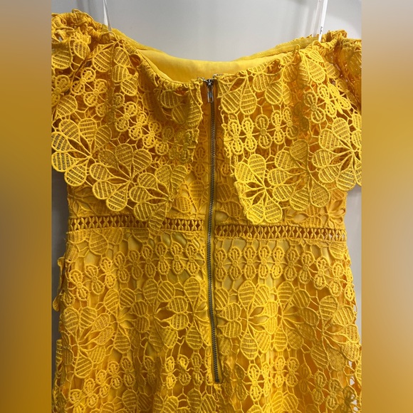 Cute yellow, flower lace Lulus dress. Size Small. - Picture 7 of 12